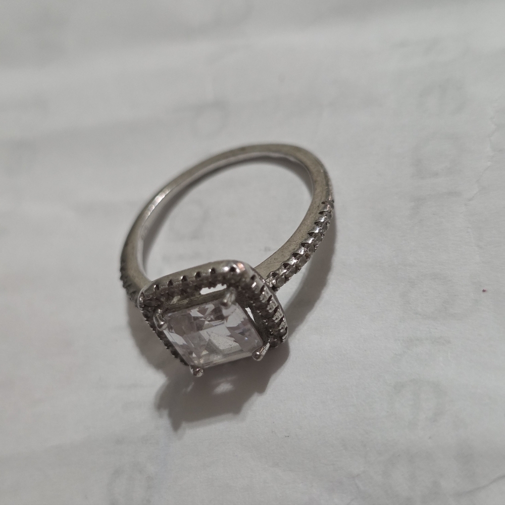 Elegant 925 Square-Cut Ring Size 7 - Picture 3 of 5